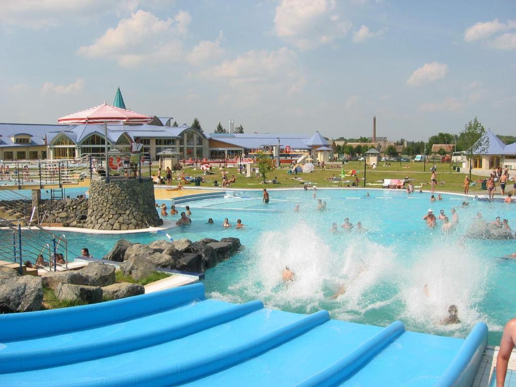 Vitalmed Hotel Sarvar Bagian luar foto