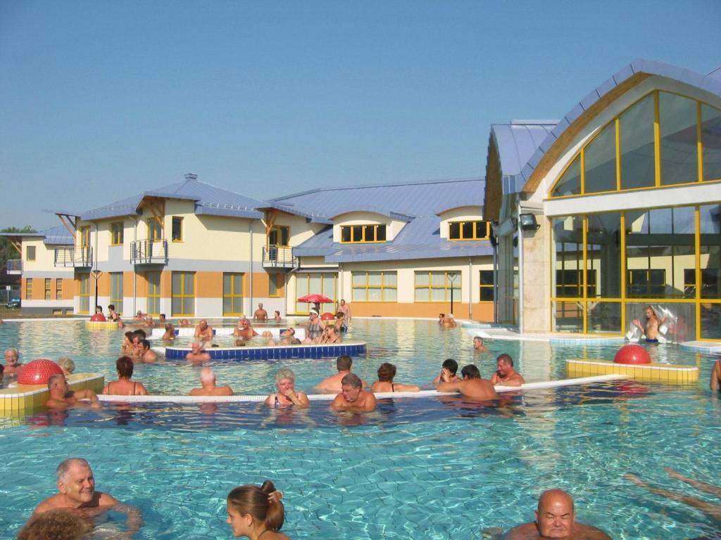 Vitalmed Hotel Sarvar Bagian luar foto