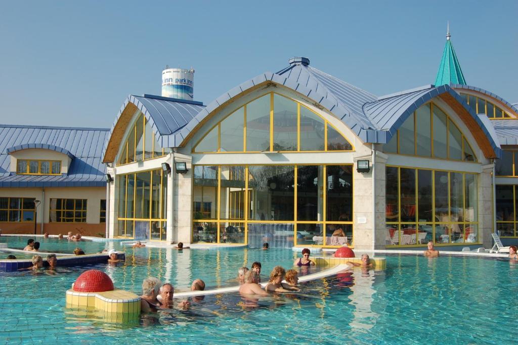 Vitalmed Hotel Sarvar Bagian luar foto