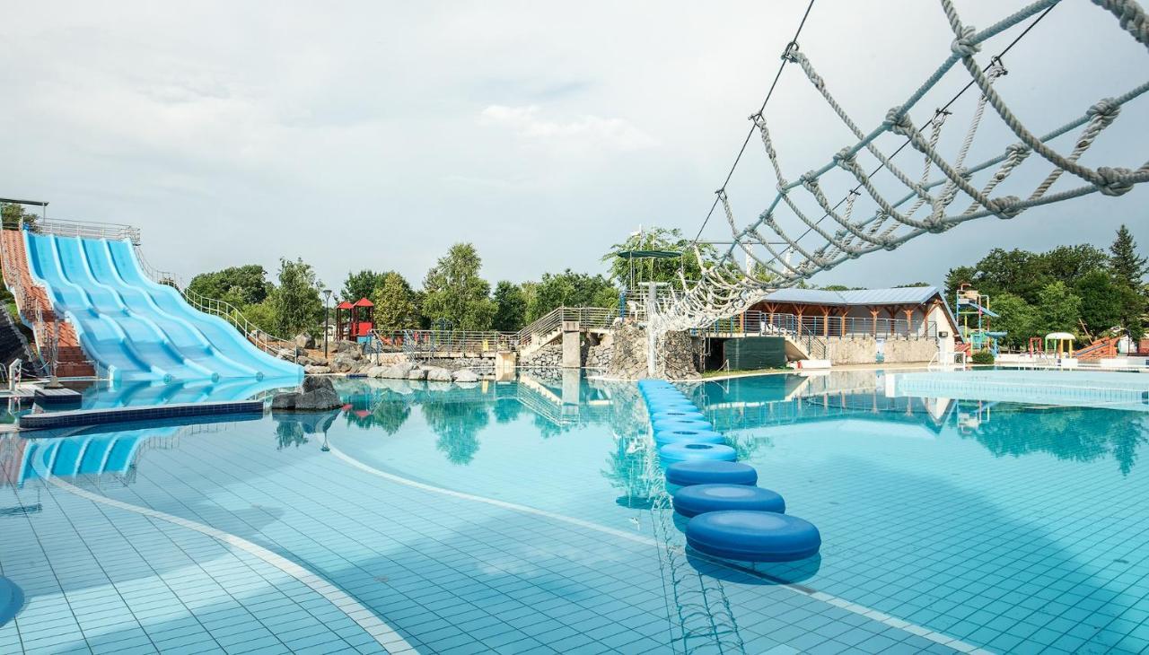 Vitalmed Hotel Sarvar Bagian luar foto