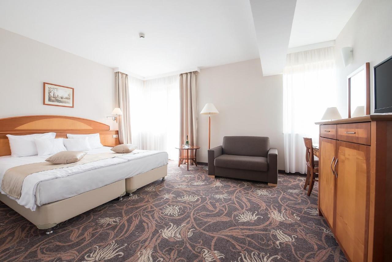Vitalmed Hotel Sarvar Bagian luar foto