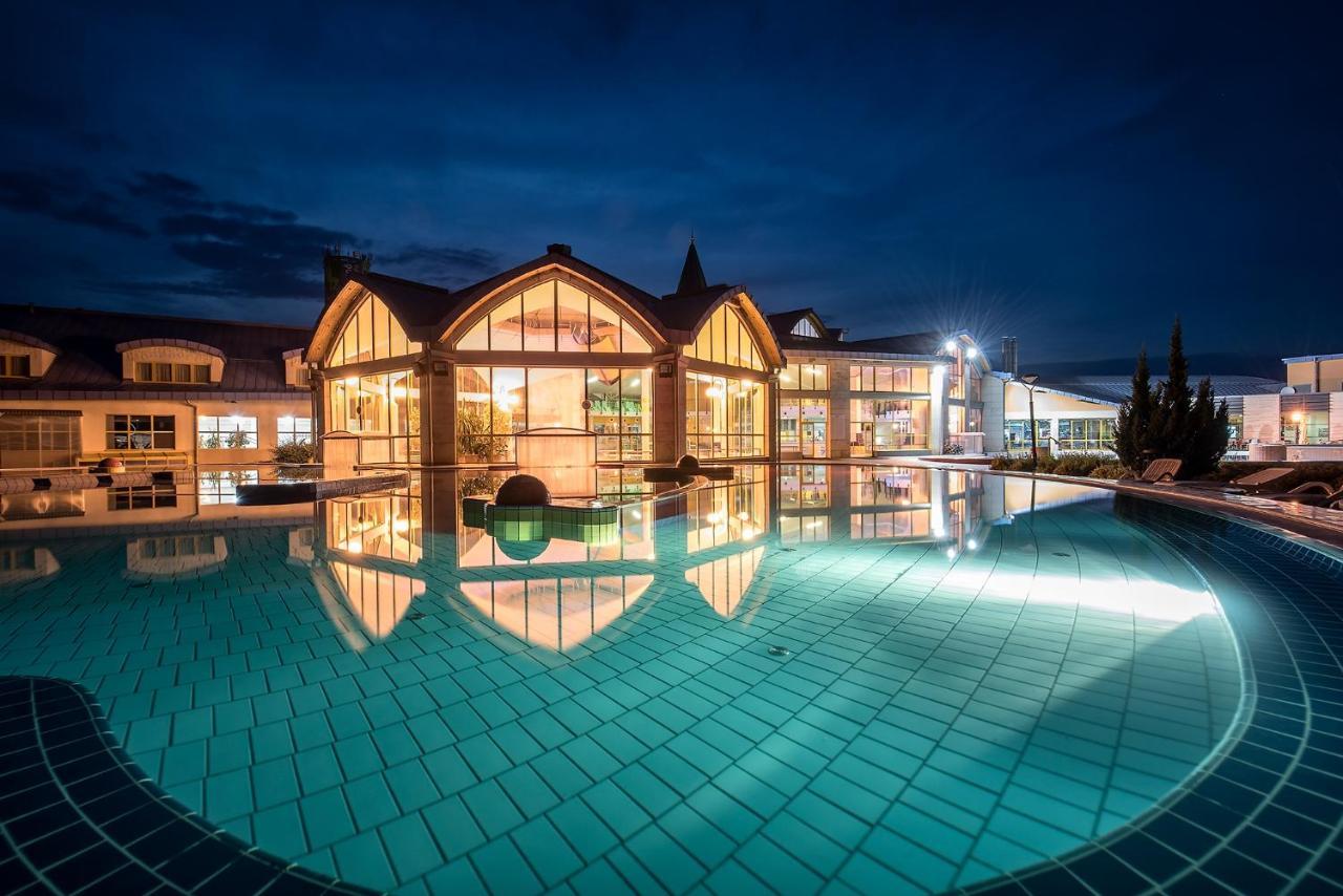 Vitalmed Hotel Sarvar Bagian luar foto